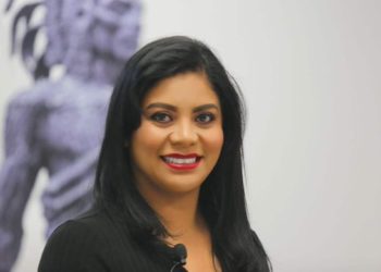 Alcaldesa de Tijuana tiene elevador VIP e impide paso a regidora