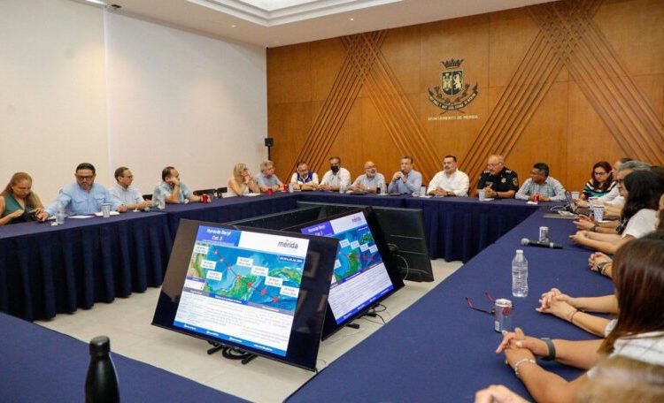 Resguardan animales de zoológico de Mérida y habilitan refugios ante llegada de Beryl