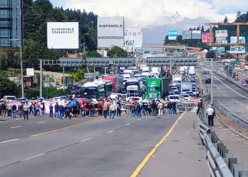 Suma siete horas bloqueo en la México-Toluca a la altura de la Marquesa hacia la CDMX