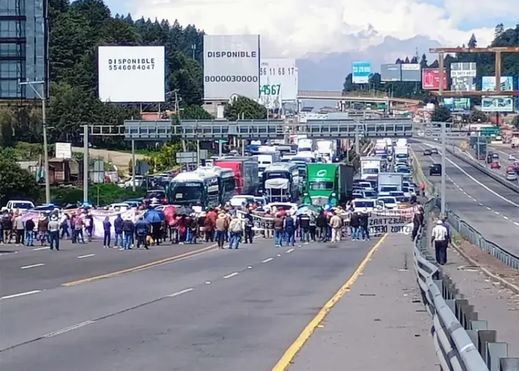 Suma siete horas bloqueo en la México-Toluca a la altura de la Marquesa hacia la CDMX
