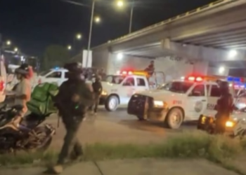 Taxistas cazan a supuestos Uber ‘pirata’ y los agreden en San Luis Potosí