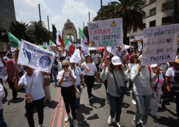 Marchan en defensa del Poder Judicial del Monumento a la Revolución al Zócalo