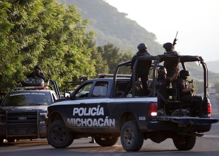 Hallan seis cuerpos embolsados en Zitácuaro, Michoacán