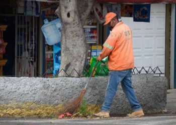 Especialista de la UNAM alerta sobre los riesgos de ser barrendero en México: “Debería considerarse una ocupación peligrosa”