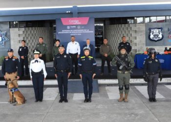 Entrega alcalde de Puebla uniformes a policías de la SSC