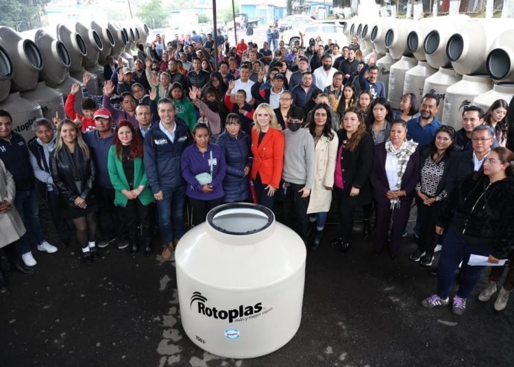 Entrega Huixquilucan tinacos para reforzar almacenamiento de agua en las viviendas