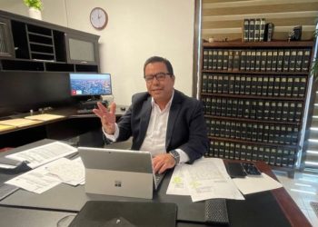 Fiscalía Anticorrupción de Chihuahua declara prófugo de la justicia a Javier Corral