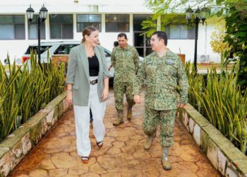 Alcaldesa electa de Mérida se reúne con militares para hablar sobre seguridad