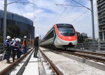 Responsabiliza López Obrador a la alcaldesa Lía Limón de retraso en obras del tren “El Insurgente”