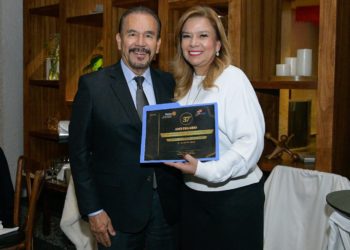 Rotarios reconocen labor altruista de Paty Arévalo, presidenta del DIF Atizapense