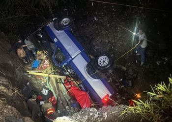 Vuelca camioneta con peregrinos que viajaban al santuario de Chalma