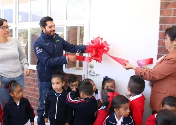 Alcalde de Arteaga entrega nueva aula didáctica en jardín de niños