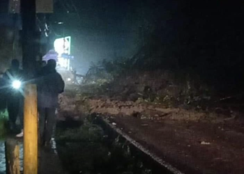 Habitantes de San Luis Jilotzingo piden ayuda porque se deslavó el cerro y arrastró casas
