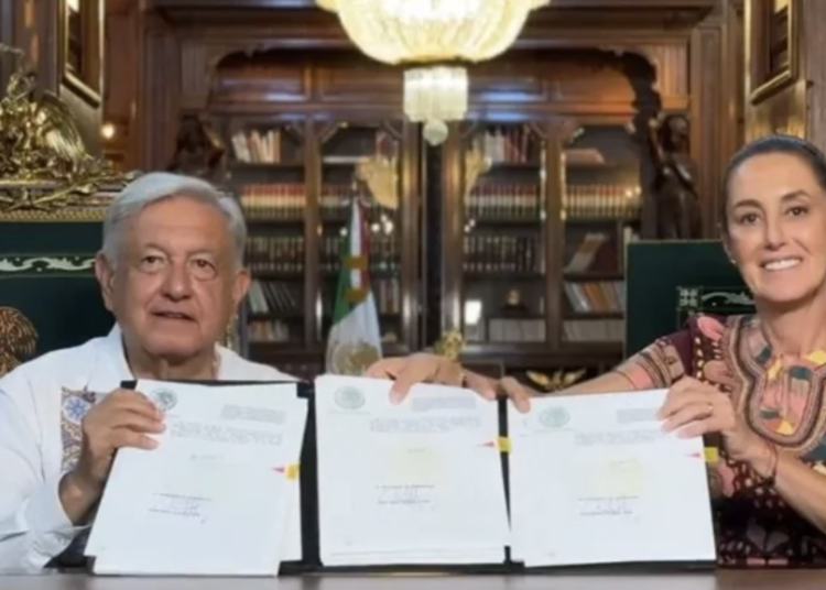 A unas horas del Grito de Independencia, AMLO firma decreto de la Reforma Judicial