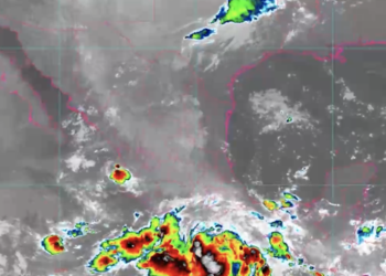 Huracán John impacta como categoría 3 en Marquelia, Guerrero