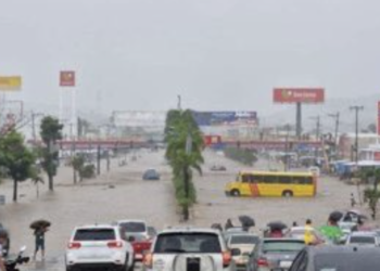 John se degrada a tormenta tropical; Colima activa alerta roja y suspende clases y actividades no esenciales