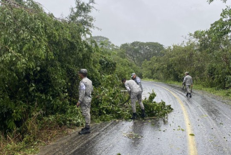 López Obrador reporta 8 muertos por lluvias en Guerrero, tras paso del huracán ‘John’
