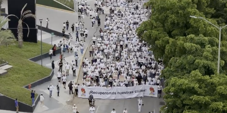 Marchan en Culiacán por la paz tras 20 días de violencia