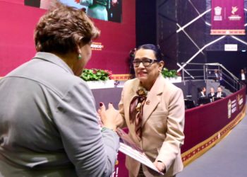 Delfina Gómez presenta su primer informe de gobierno con la presencia de Rosa Icela Rodríguez