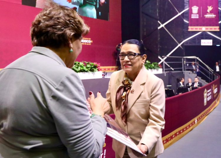 Delfina Gómez presenta su primer informe de gobierno con la presencia de Rosa Icela Rodríguez