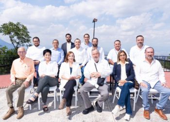 Mauricio Fernández presenta al Gabinete que lo acompañará en la administración de San Pedro Garza García