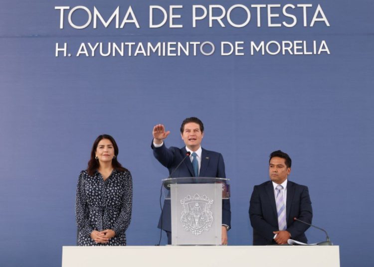 Sin incidentes, rinden protesta 111 presidentes municipales de Michoacán