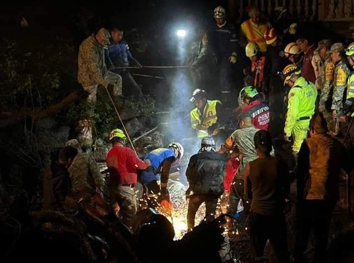 Deslave en cerro de Jilotzingo deja una bebé muerta, varias personas desparecidas y casas sepultadas