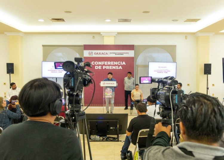 Realizan operativo sanitario en municipios de Oaxaca para atender emergencia por el paso de “John”