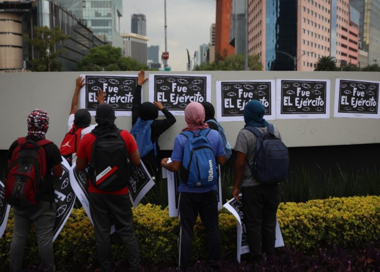 López Obrador “incumplió su promesa” de llegar a la verdad: padres de los 43