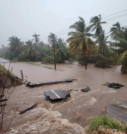 Huracán “John” causa inundaciones, cortes de luz, bloqueos viales y deslaves en Acapulco