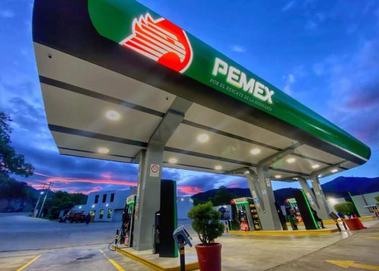 Aumenta 20% la producción de gasolinas en agosto impulsada por PEMEX