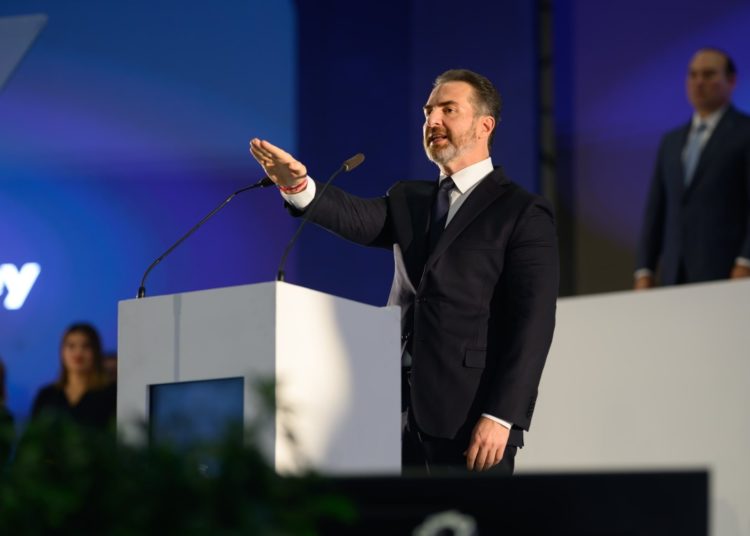 Rinde protesta Adrián de la Garza como alcalde de Monterrey