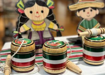 Municipios mexiquenses ofrecen matracas, trompos, baleros, rebozos, gabanes, sombreros, jarros y licores para las Fiestas Patrias