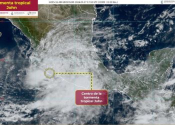 Tormenta tropical John toca tierra en el municipio de Aquila, Michoacán