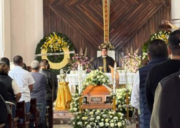 Dan emotiva despedida a Alejandro Arcos, alcalde de Chilpancingo asesinado