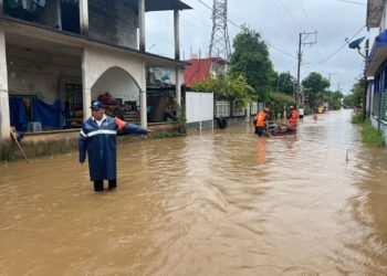 Brindan apoyo a habitantes en San Juan Bautista Tuxtepec por inundaciones