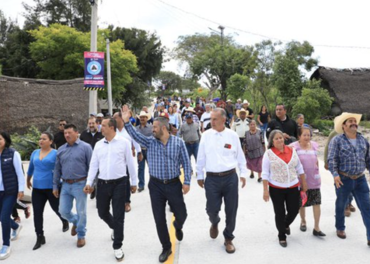 Alcalde Adán Domínguez entrega tres obras en San José El Aguacate