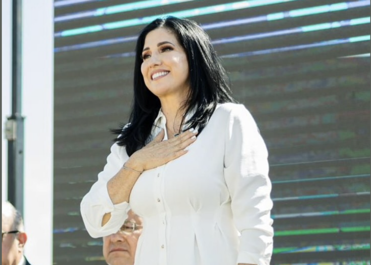 Denuncian que la exalcaldesa de Allende otorgó licencias y perdonó pagos a esposo