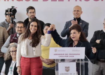 Clara Brugada arranca el programa ‘Casa por casa’ de la mano de Alessandra Rojo de la Vega