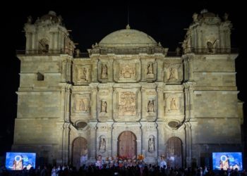 Iluminan Catedral Metropolitana de la ciudad de Oaxaca con tecnología de vanguardia