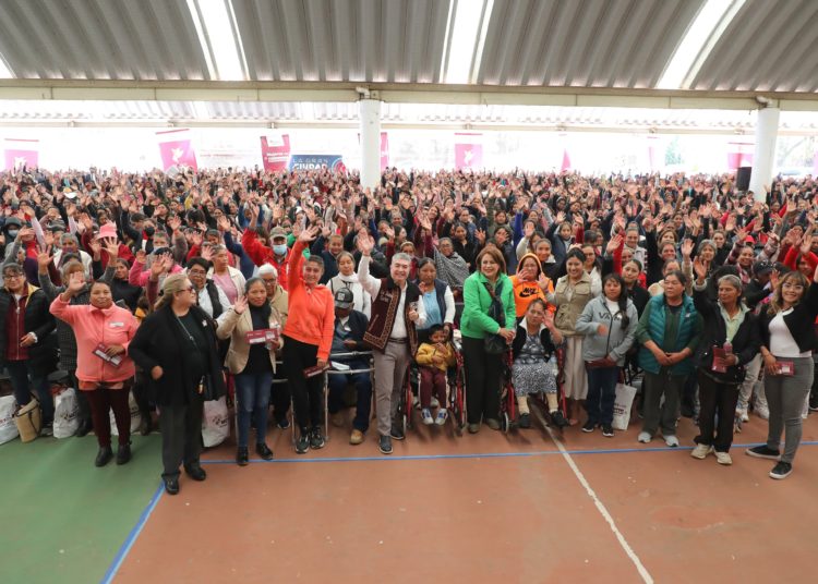 Reciben 2 mil mexiquenses la tarjeta Mujeres con Bienestar en Atlacomulco