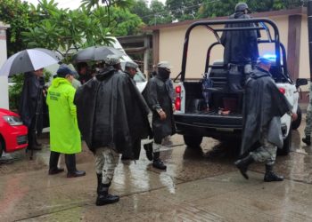 Evacúan a pobladores del municipio de Juchitán por inundaciones