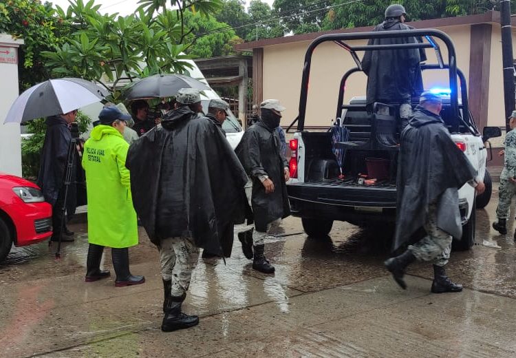 Evacúan a pobladores del municipio de Juchitán por inundaciones