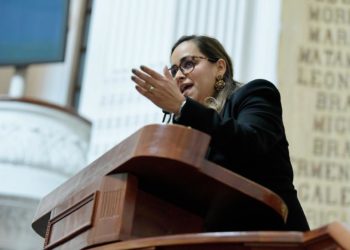 Urge diputada Laura Álvarez a SACMEX y Secretaría de Obras de la CDMX a atender coladeras y registros abiertos en la Miguel Hidalgo