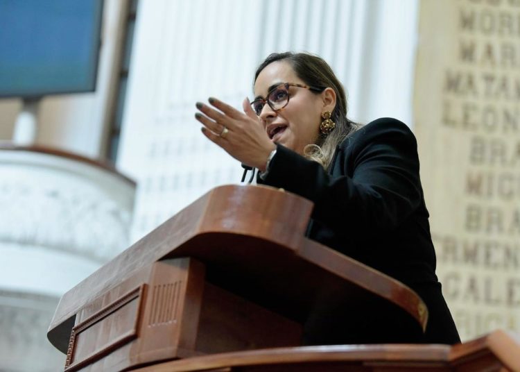 Urge diputada Laura Álvarez a SACMEX y Secretaría de Obras de la CDMX a atender coladeras y registros abiertos en la Miguel Hidalgo