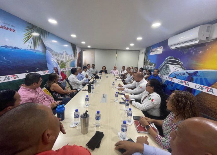 Por instrucciones de la alcaldesa Abelina López, el secretario de Turismo, Noé Peralta, reunió al sector turístico del puerto