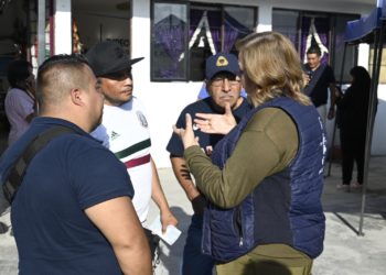 Naucalpan entrega apoyos económicos a familias evacuadas por edificio en riesgo