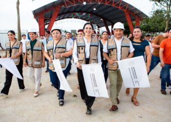 Promete alcaldesa de Solidaridad mejorar sustancialmente la famosa Quinta Avenida