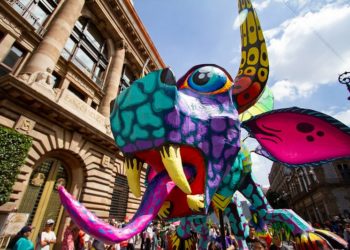 Alebrijes monumentales parten de Santa Martha rumbo a la CDMX