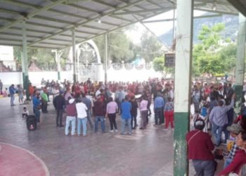 Pobladores retienen al presidente municipal de Atlixtac y funcionarios del gobierno de Guerrero